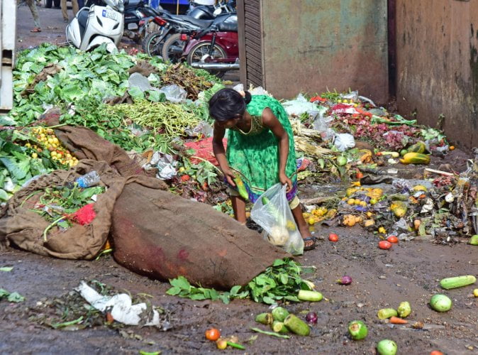 girl edible vegetables food DH 1562441019 1